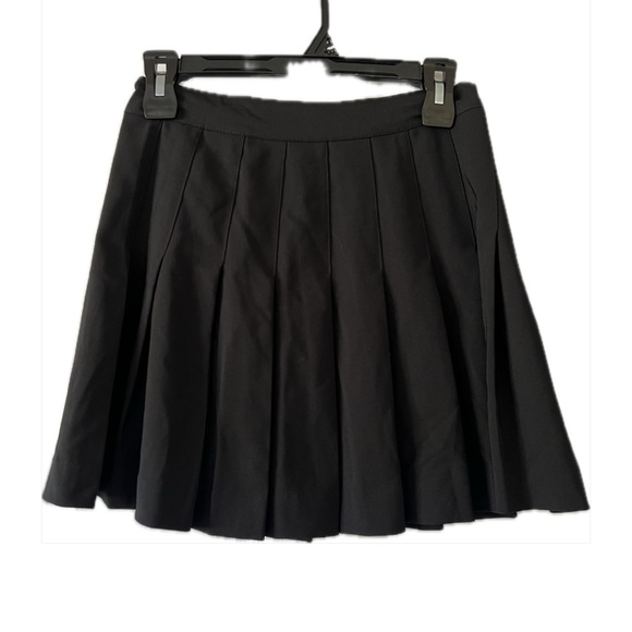 Pleated mini skirt - Picture 2 of 4